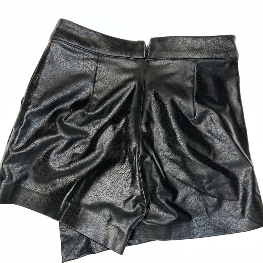 Guess skort. - Picture 2 of 4